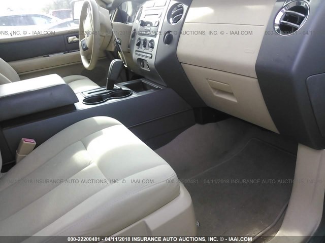 1FMFU16587LA16569 - 2007 FORD EXPEDITION XLT WHITE photo 5