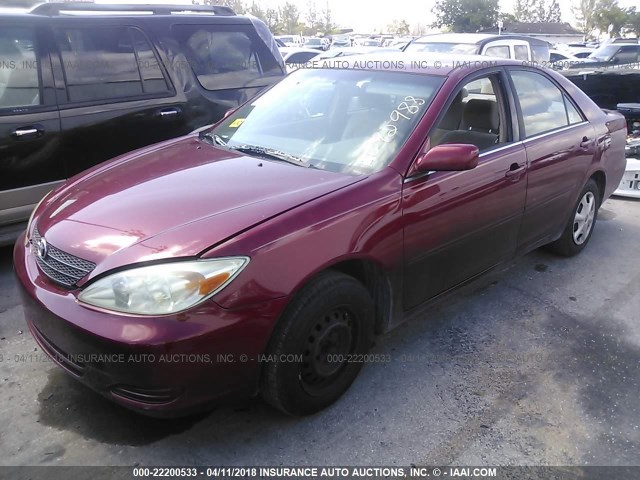 JTDBE32KX20092988 - 2002 TOYOTA CAMRY LE/XLE/SE RED photo 2