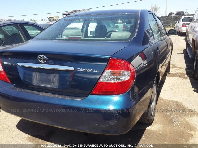 JTDBE32KX20038882 - 2002 TOYOTA CAMRY LE/XLE/SE BLUE photo 4