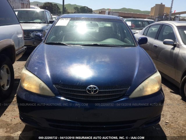 JTDBE32KX20038882 - 2002 TOYOTA CAMRY LE/XLE/SE BLUE photo 6