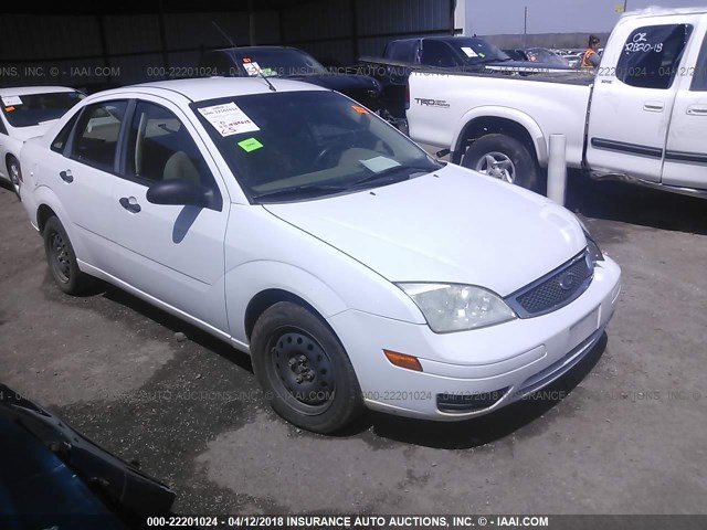 1FAFP34N67W315041 - 2007 FORD FOCUS ZX4/S/SE/SES WHITE photo 1