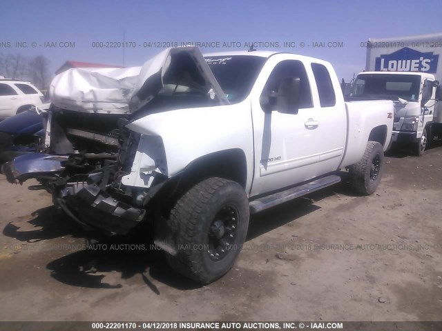 1GC5KYBG6AZ273188 - 2010 CHEVROLET SILVERADO K2500 HEAVY DUTY LTZ WHITE photo 2