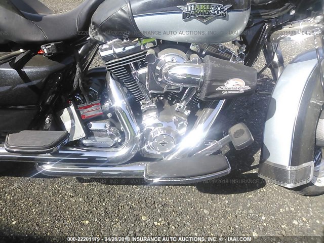 1HD1FRM13CB615417 - 2012 HARLEY-DAVIDSON FLHRC ROAD KING CLASSIC SILVER photo 8