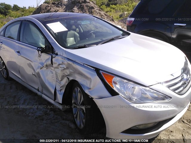 5NPEC4AB8EH863093 - 2014 HYUNDAI SONATA SE/LIMITED SILVER photo 6