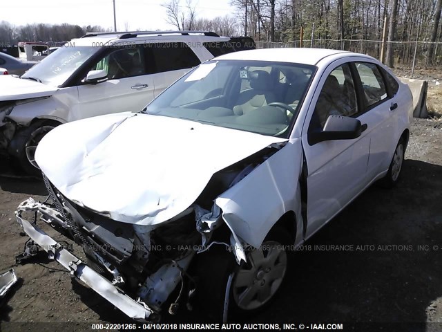 1FAHP34N08W207153 - 2008 FORD FOCUS S/SE WHITE photo 2