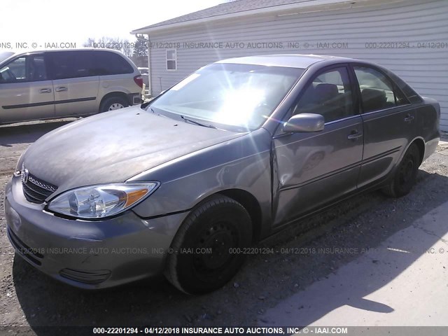 4T1BE32K34U932276 - 2004 TOYOTA CAMRY LE/XLE/SE GRAY photo 2