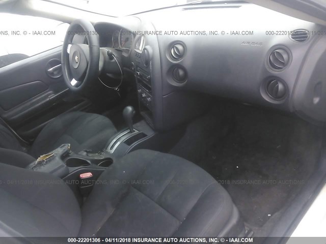 2G2WP552781104678 - 2008 PONTIAC GRAND PRIX WHITE photo 5