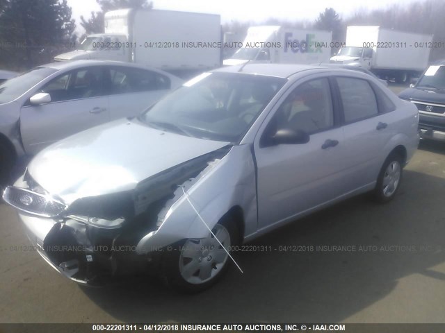 1FAFP34N67W279318 - 2007 FORD FOCUS ZX4/S/SE/SES SILVER photo 2