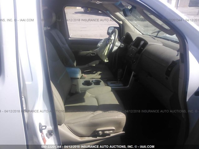 5N1AR18U49C616606 - 2009 NISSAN PATHFINDER S/LE/SE WHITE photo 5