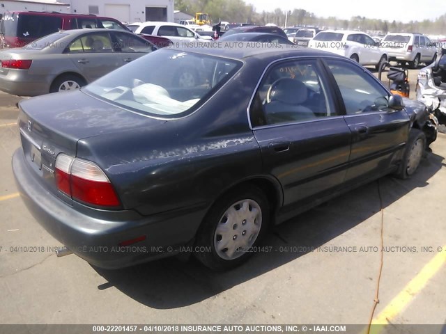 1HGCD5634VA139986 - 1997 HONDA ACCORD LX/EX GRAY photo 4