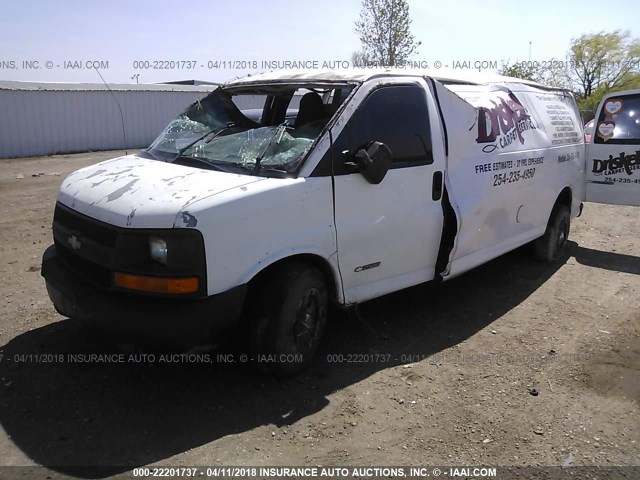 1GCGG29U131117841 - 2003 CHEVROLET EXPRESS G2500  WHITE photo 2