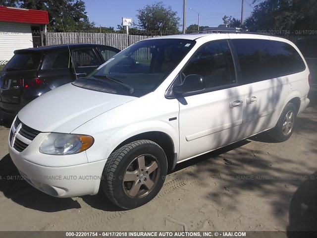 2D4GP44L66R701066 - 2006 DODGE GRAND CARAVAN SXT WHITE photo 2