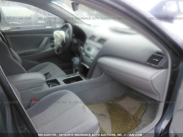 4T1BB46K89U088672 - 2009 TOYOTA CAMRY HYBRID GRAY photo 5