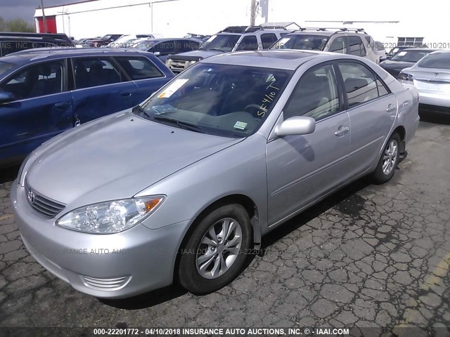 4T1BF30K06U631144 - 2006 TOYOTA CAMRY LE/XLE/SE ვერცხლისფერი ფოტო 2