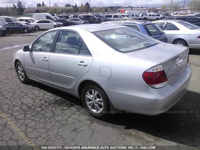 4T1BF30K06U631144 - 2006 TOYOTA CAMRY LE/XLE/SE SILVER photo 3