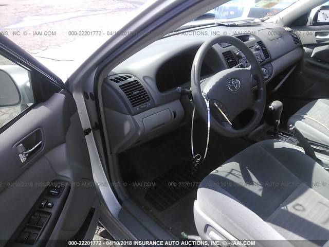 4T1BF30K06U631144 - 2006 TOYOTA CAMRY LE/XLE/SE ვერცხლისფერი ფოტო 5