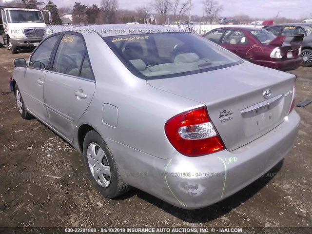 4T1BE32K42U031575 - 2002 TOYOTA CAMRY LE/XLE/SE SILVER photo 3