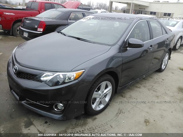 4T1BF1FK4DU664477 - 2013 TOYOTA CAMRY L/SE/LE/XLE GRAY photo 2