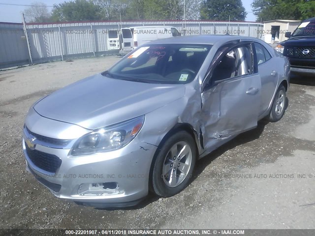 1G11B5SL0FF346695 - 2015 CHEVROLET MALIBU LS ვერცხლისფერი ფოტო 2