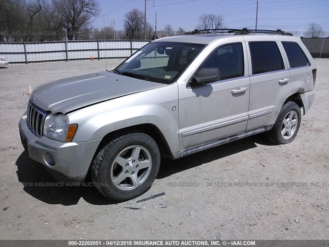 1J8HR58P17C572414 - 2007 JEEP GRAND CHEROKEE LIMITED SILVER photo 2