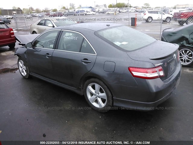 4T1BK3EK0BU130382 - 2011 TOYOTA CAMRY SE/LE/XLE GRAY photo 3