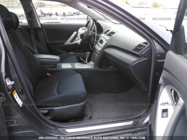 4T1BK3EK0BU130382 - 2011 TOYOTA CAMRY SE/LE/XLE GRAY photo 5