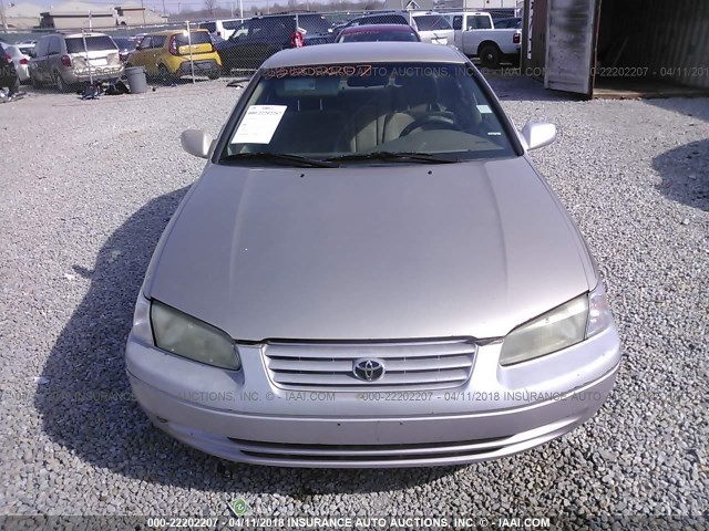 JT2BG22K6W0224633 - 1998 TOYOTA CAMRY CE/LE/XLE 金色 照片 6