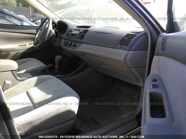 4T1BE32K84U897833 - 2004 TOYOTA CAMRY LE/XLE/SE GRAY photo 5