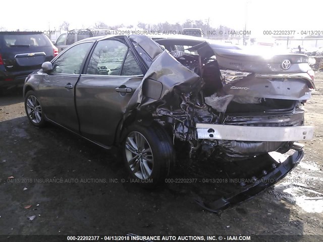 4T1BF1FK4GU120078 - 2016 TOYOTA CAMRY LE/XLE/SE/XSE GRAY photo 3