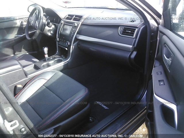 4T1BF1FK4GU120078 - 2016 TOYOTA CAMRY LE/XLE/SE/XSE GRAY photo 5