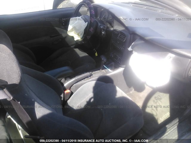 1G8ZY14712Z126647 - 2002 SATURN SC2 SILVER photo 5