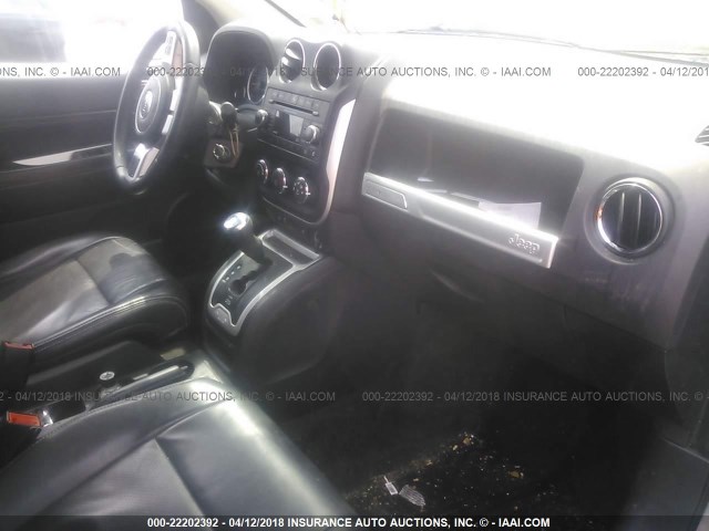 1C4NJDEB2FD304095 - 2015 JEEP COMPASS LATITUDE 银色 照片 5