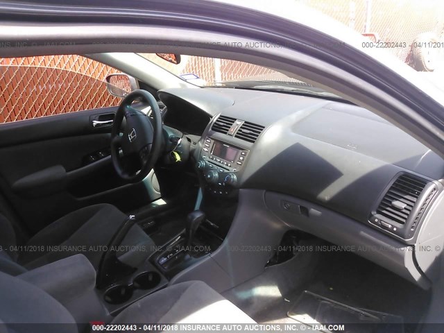 1HGCM56367A207112 - 2007 HONDA ACCORD SE GRAY photo 5