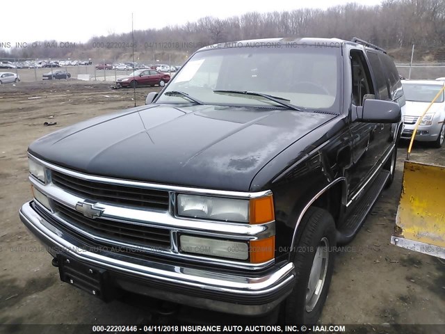 1GNFK16R7WJ351160 - 1998 CHEVROLET SUBURBAN K1500 BLACK photo 2