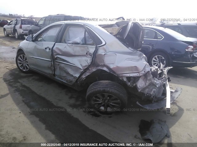 4T4BF1FK5GR534783 - 2016 TOYOTA CAMRY LE/XLE/SE/XSE SILVER photo 3