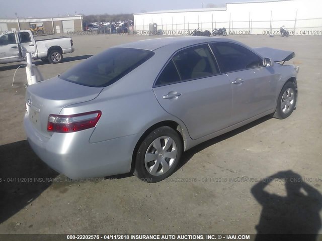4T1BE46K57U585361 - 2007 TOYOTA CAMRY NEW GENERAT CE/LE/XLE/SE SILVER photo 4