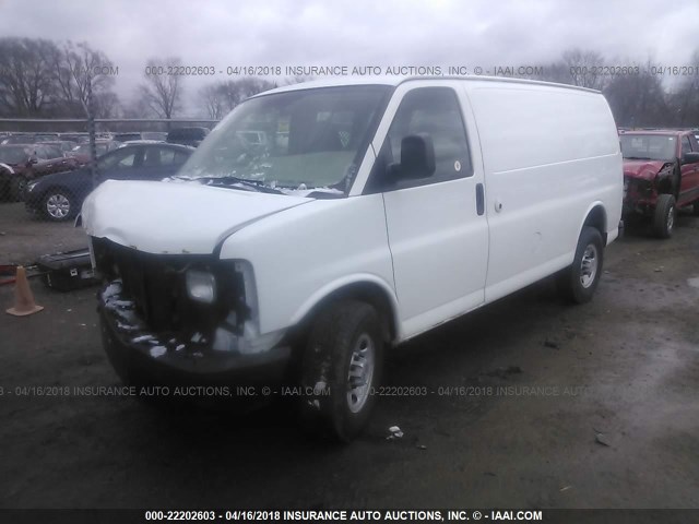 1GCGG25C191106067 - 2009 CHEVROLET EXPRESS G2500  WHITE photo 2