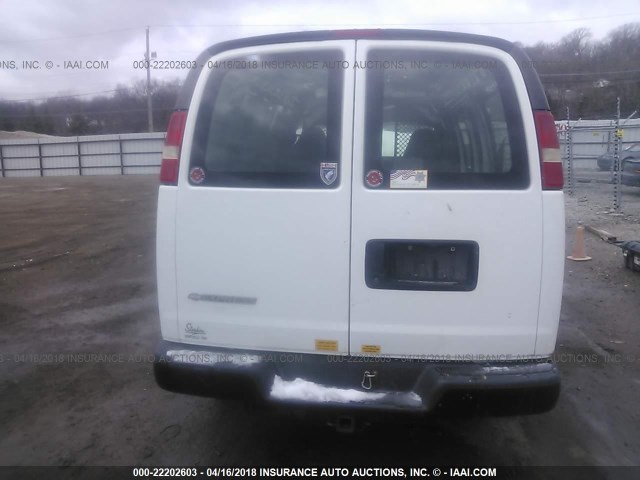 1GCGG25C191106067 - 2009 CHEVROLET EXPRESS G2500  WHITE photo 8