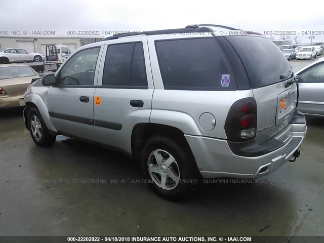 1GNDT13S852334937 - 2005 CHEVROLET TRAILBLAZER LS/LT SILVER photo 3