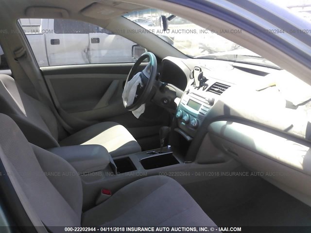 4T4BF3EK6BR107683 - 2011 TOYOTA CAMRY SE/LE/XLE 蓝色 照片 5