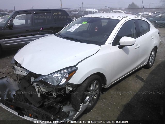 3MYDLBZV4GY102695 - 2016 TOYOTA SCION IA WHITE photo 2