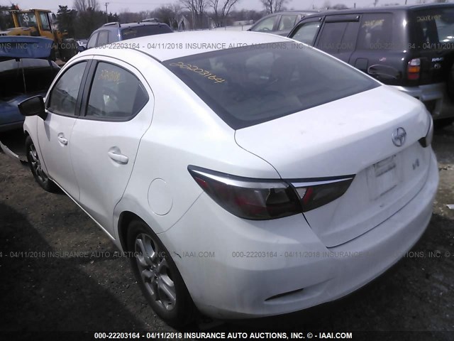 3MYDLBZV4GY102695 - 2016 TOYOTA SCION IA WHITE photo 3