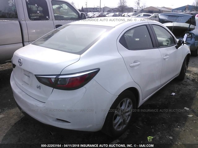 3MYDLBZV4GY102695 - 2016 TOYOTA SCION IA WHITE photo 4