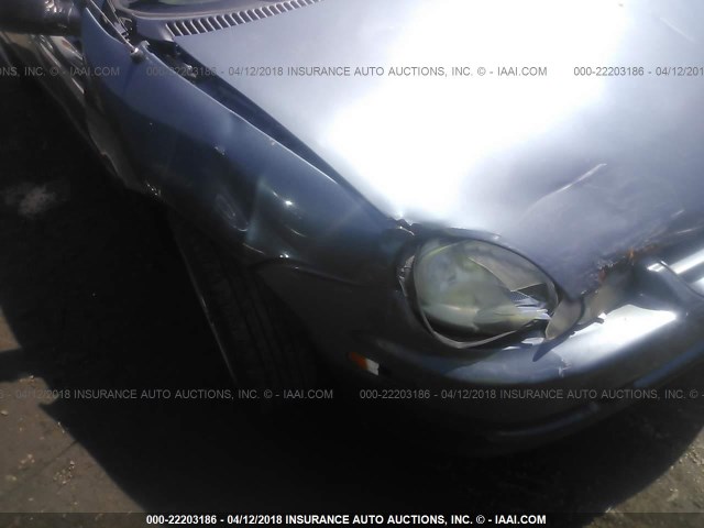 1B3ES46C52D530535 - 2002 DODGE NEON SE BLUE photo 6