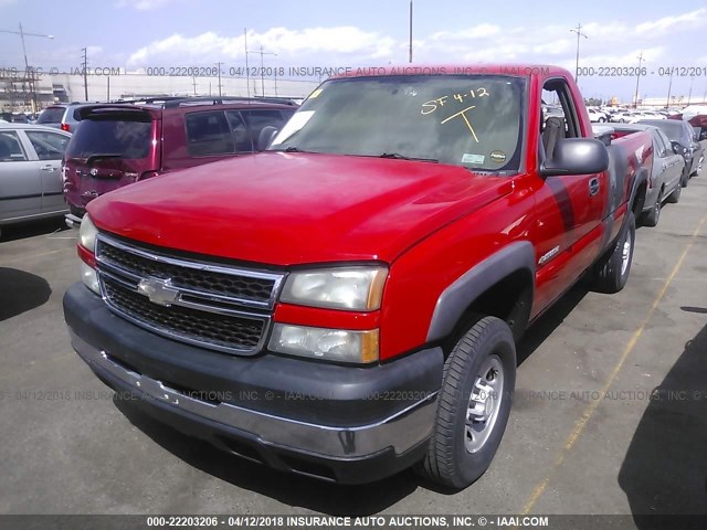 1GCHC24U06E105104 - 2006 CHEVROLET SILVERADO C2500 HEAVY DUTY RED photo 2