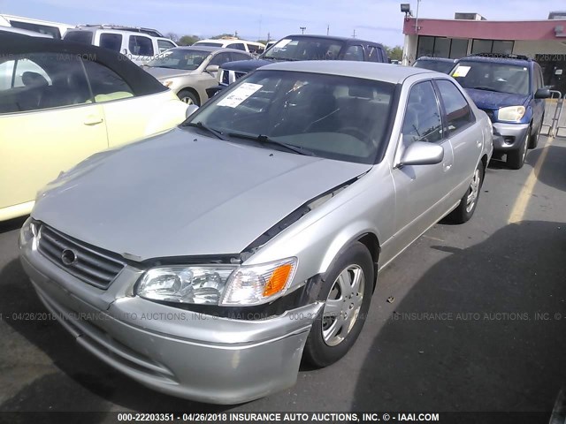 JT2BG22K410562945 - 2001 TOYOTA CAMRY CE/LE/XLE 银色 照片 2