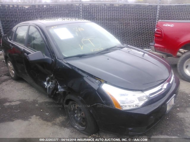 1FAHP34N78W132810 - 2008 FORD FOCUS S/SE BLACK photo 1