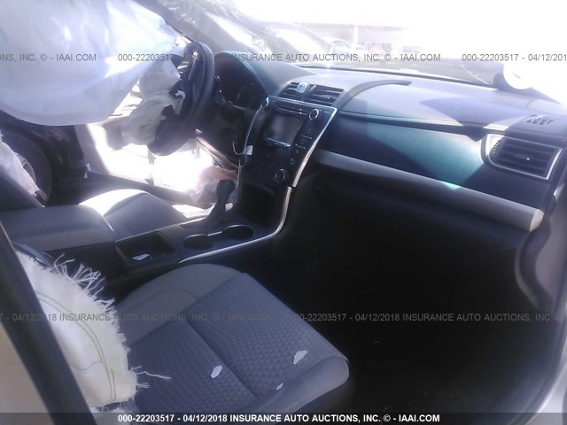 4T1BF1FK4FU953118 - 2015 TOYOTA CAMRY LE/XLE/SE/XSE GRAY photo 5