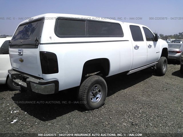 1GCHK23698F148178 - 2008 CHEVROLET SILVERADO K2500 HEAVY DUTY WHITE photo 4