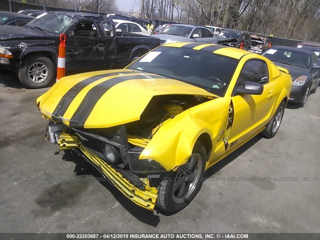 1ZVFT82H365221765 - 2006 FORD MUSTANG GT YELLOW photo 2